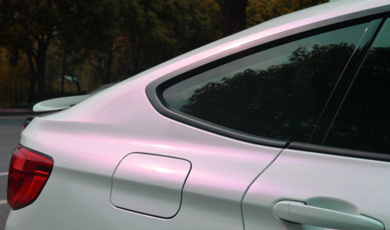 Matte Chameleon White Red — photo du catalogue Wrapelio